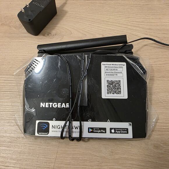 NETGEAR Nighthawk Ac1200 Dual Band WiFi Router Model R6120 - Picture 2 of 5